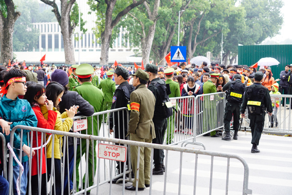 Dòng người dài 30km chào đón đội U23 Việt Nam trở về